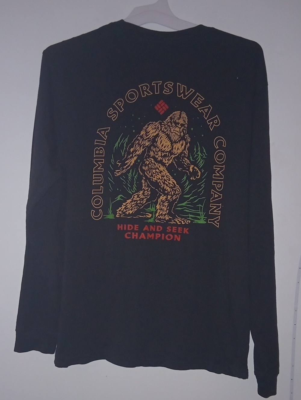 Columbia Black Long-Sleeve Graphic Tee - Hide and Seek Champion Size M